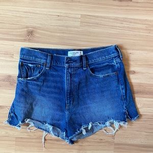 Abercrombie and Fitch High Rise Mom Jean Shorts Medium Wash-Size 28